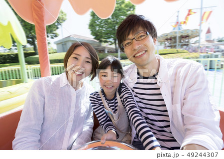 遊園地 家族 ファミリー お出かけ ティーカップ 遊園地 家族 ファミリー お出かけ ティーカップ 49244307
