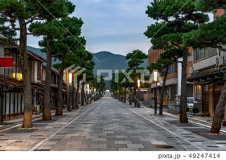 出雲大社 表参道神門通りの朝景色 49247414