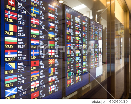 外貨両替所のレート表 49249159