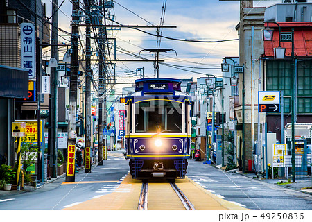 江ノ電 腰越の路面区間 49250836