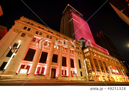 日本の東京都市景観 日本橋室町・「三越前」駅前の三井住友信託銀行などを望む 日本の東京都市景観 日本橋室町・「三越前」駅前の三井住友信託銀行などを望む 49251328