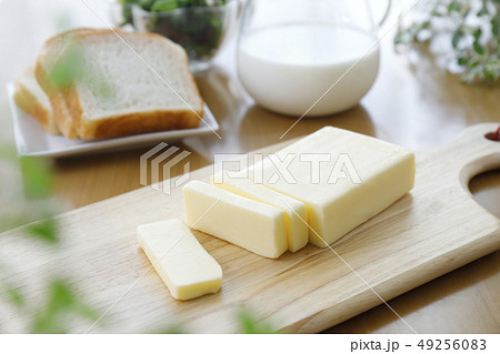バターとパン 49256083
