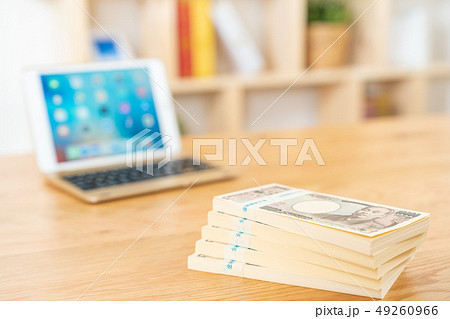お金　大金　札束　副業　本職　金融　経済　一万円札　1万円札　壱萬円札　日本円　100万円　百万円 49260966