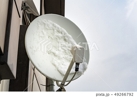 衛星放送受信アンテナへの着雪による受信障害 49266792