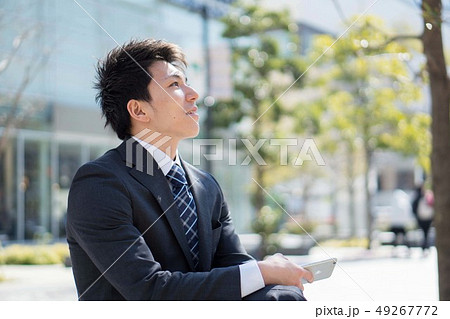 ビジネス 男性 新入社員 就活 爽やか 春 笑顔 スマホ 携帯 ビジネス 男性 新入社員 就活 爽やか 春 笑顔 スマホ 携帯 49267772