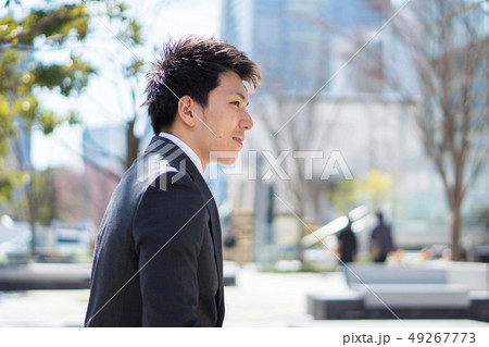 ビジネス 男性 新入社員 就活 爽やか 春 笑顔 ビジネス 男性 新入社員 就活 爽やか 春 笑顔 49267773