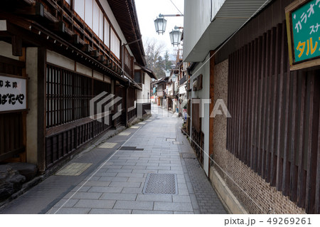 渋温泉の古い街並み 49269261