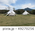 大型のキャンプ用テント 49270256