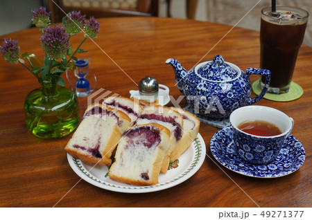 カフェ 紅茶 パン 49271377
