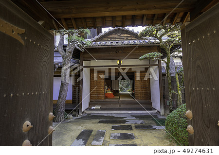 岡山　倉敷市玉島　玉島町並み保存地区　西爽亭　御成門 49274631