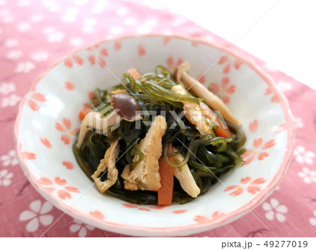 切り昆布としめじのおいしい煮物 49277019