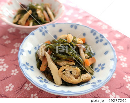 切り昆布としめじのおいしい煮物 切り昆布としめじのおいしい煮物 49277242