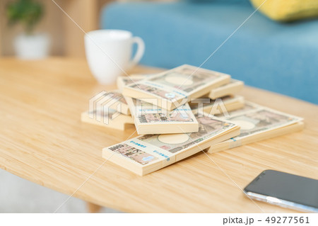 お金　大金　札束　副業　本職　金融　経済　一万円札　1万円札　壱萬円札　日本円　100万円　百万円 49277561