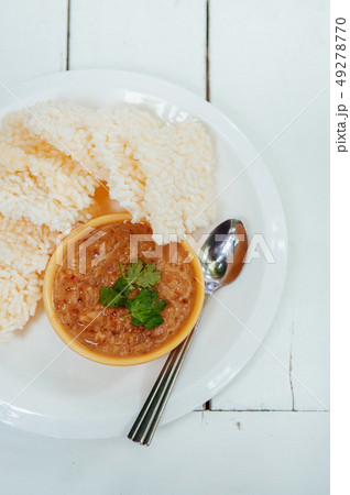 Thai crispy rice cake with shrimp tammarind peanut 49278770