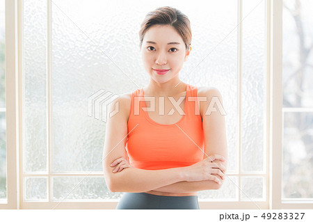 女性　スポーツウェア 49283327