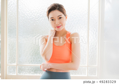 女性　スポーツウェア 49283329