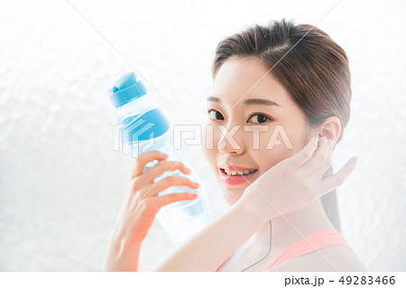 女性　スポーツウェア 49283466