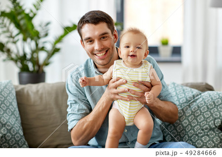 father with little baby daughter at home father with little baby daughter at home 49284666