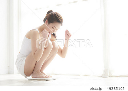女性　ダイエット 49285105