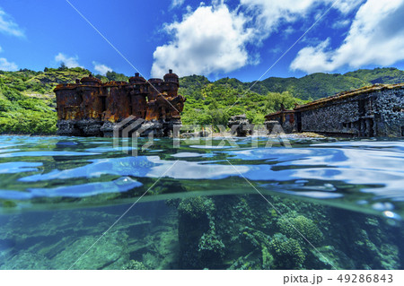 小笠原父島境浦海岸の座礁船　濱江丸 49286843