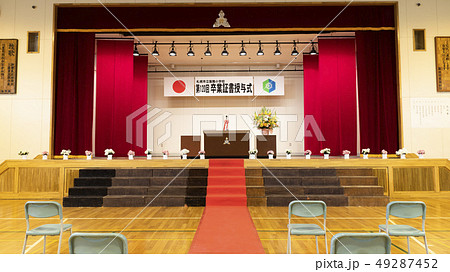 卒業式 会場 49287452
