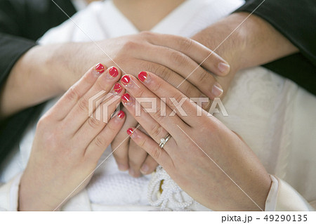結婚式　新婦の手元 49290135