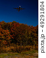 紅葉と飛行機 49291804