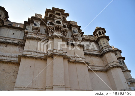 インドのラジャスタン州 ウダイプルのシティーパレス 歴史的で美しい建物とテラス インドのラジャスタン州 ウダイプルのシティーパレス 歴史的で美しい建物とテラス 49292456