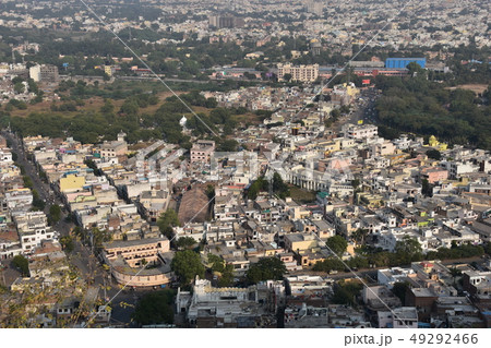 インドのラジャスタン州 ウダイプルの街並み レトロで美しい建物群 上から見た俯瞰写真 インドのラジャスタン州 ウダイプルの街並み レトロで美しい建物群 上から見た俯瞰写真 49292466