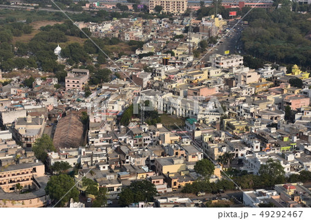 インドのラジャスタン州 ウダイプルの街並み レトロで美しい建物群 上から見た俯瞰写真 インドのラジャスタン州 ウダイプルの街並み レトロで美しい建物群 上から見た俯瞰写真 49292467
