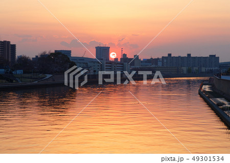 小台橋より隅田川の夕日を望む 王子 北とぴあ 小台橋より隅田川の夕日を望む 王子 北とぴあ 49301534