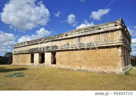 ウシュマル遺跡 亀の館(メキシコ) ウシュマル遺跡 亀の館(メキシコ) 49303715