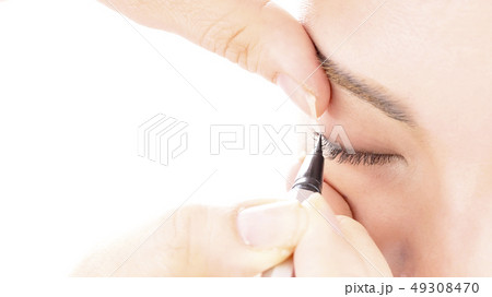 アイメイク　若い女性のビューティーイメージ　プロフェッショナルサービス 49308470