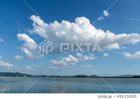 真夏の西の湖と夏雲の空 真夏の西の湖と夏雲の空 49311030