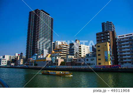 大阪市西区・観光船の航行する木津川の風景 49311908