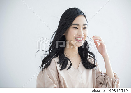 若い女性 若い女性 49312519