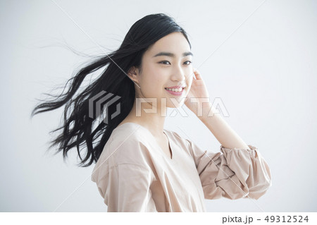 若い女性 若い女性 49312524