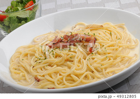 ベーコンのクリームパスタ ベーコンのクリームパスタ 49312805
