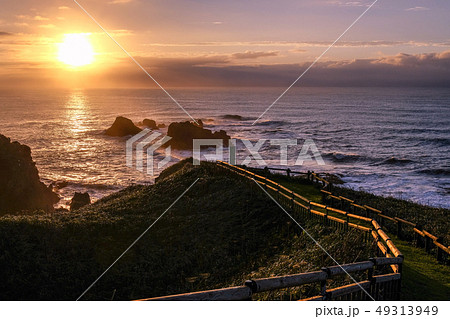 霧多布岬の夜明け 49313949