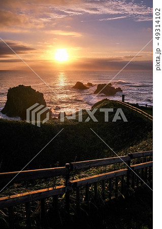 霧多布岬の夜明け 49314102