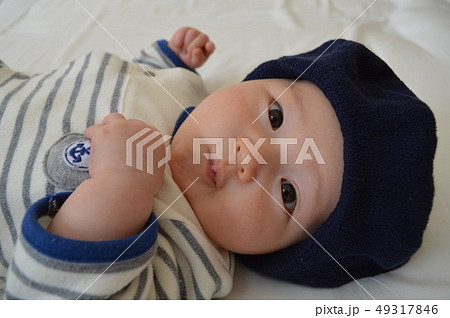 帽子を被った赤ちゃん 帽子を被った赤ちゃん 49317846