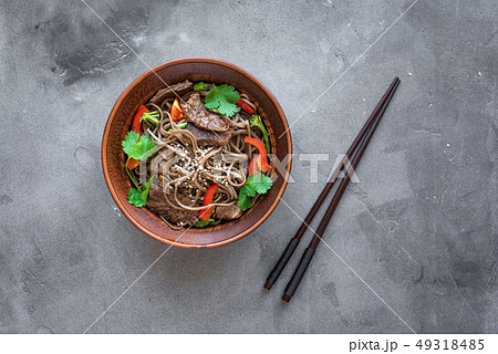 Stir fried soba and beef 49318485