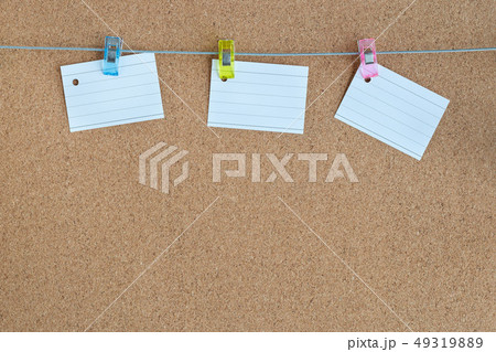 Cork memory board with blank peaces of paper 49319889