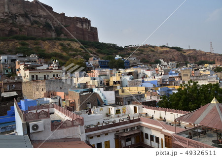 インドのラジャスタン州のジョードプル　美しい街並みとメヘラーンガル砦　青色の住居とホテル 49326511