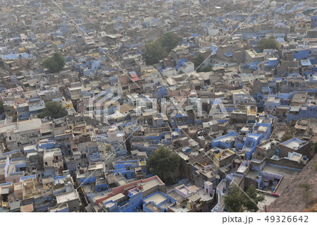 インドのラジャスタン州のジョードプル メヘラーンガル砦からの展望 美しい街並みと青色の建物 インドのラジャスタン州のジョードプル メヘラーンガル砦からの展望 美しい街並みと青色の建物 49326642