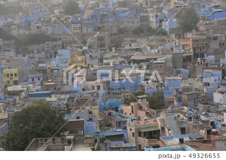 インドのラジャスタン州のジョードプル メヘラーンガル砦からの展望 美しい街並みと青色の建物 インドのラジャスタン州のジョードプル メヘラーンガル砦からの展望 美しい街並みと青色の建物 49326655