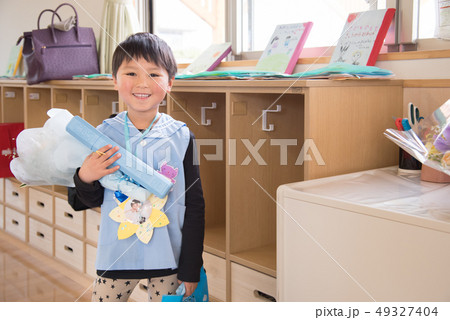 保育園の卒園式 49327404