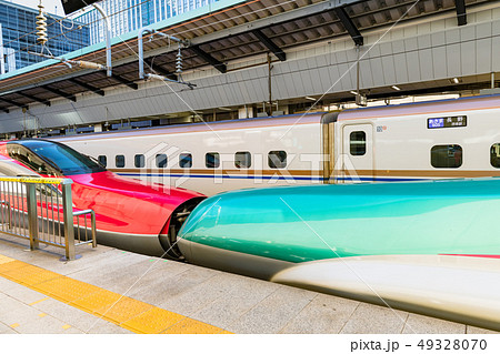 新幹線こまちとはやぶさの連結と北陸新幹線あさまの写真素材