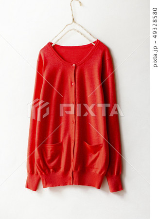衣類　赤いニットカーディガン 49328580