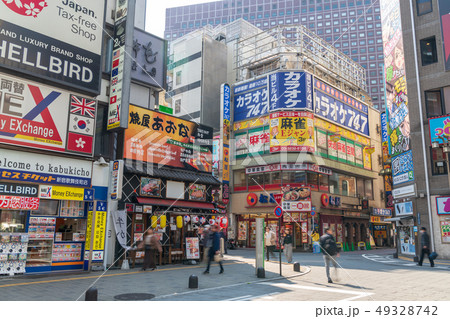 新宿東口　歌舞伎町　一丁目繁華街 49328742